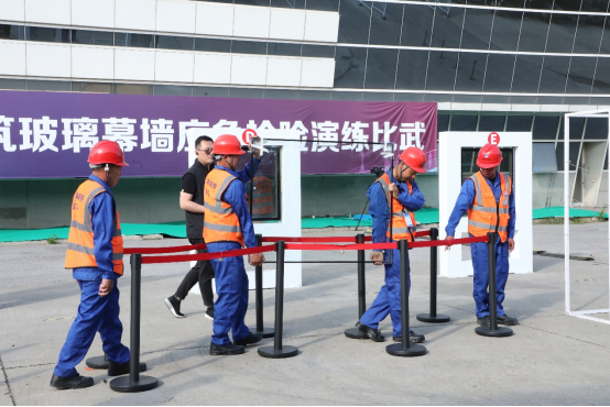 市住建委举办2023年上海市既有建筑玻璃幕墙应急演练比武