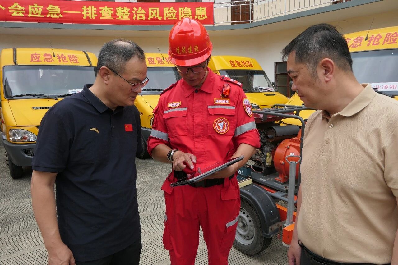 市住房城乡建设管理委主任王桢带队检查台风“巴威”防御工作